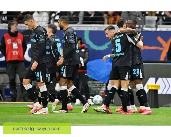 德甲勒沃库森球迷持续表现旺盛，球队主场氛围备受关注